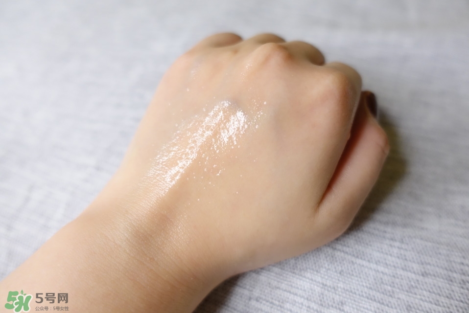 ��ɫ��װ�Ļ�ױƷ ��ɫƿ�ӵĻ���Ʒ